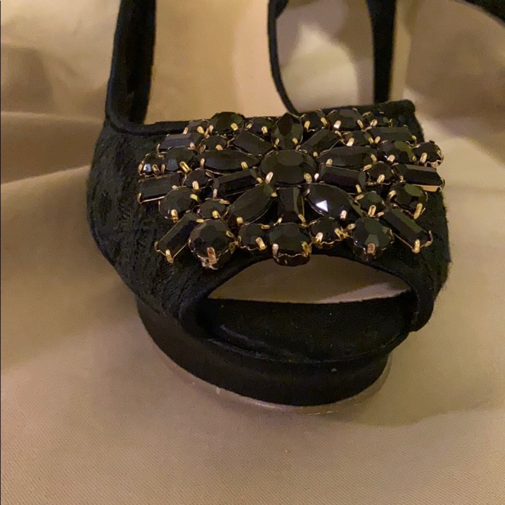 Pumps - Picture 2 of 3